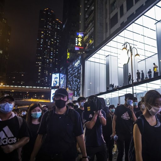 Apple Shuts Hong Kong Stores Early as Fears of Lawlessness Rise