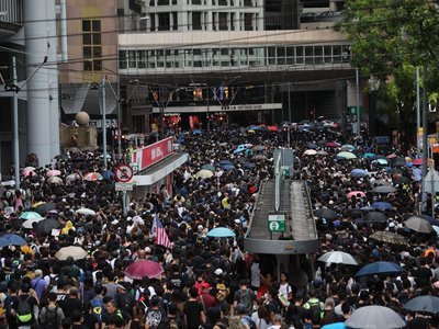 Hong Kong protesters ignore police warnings and take over roads