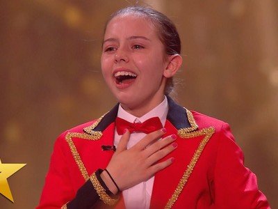 Awesome Alexa gets Ant & Dec's Golden Buzzer!