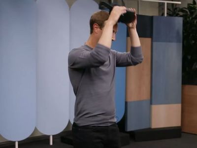 Mark Zuckerberg demonstrate Virtual Reality