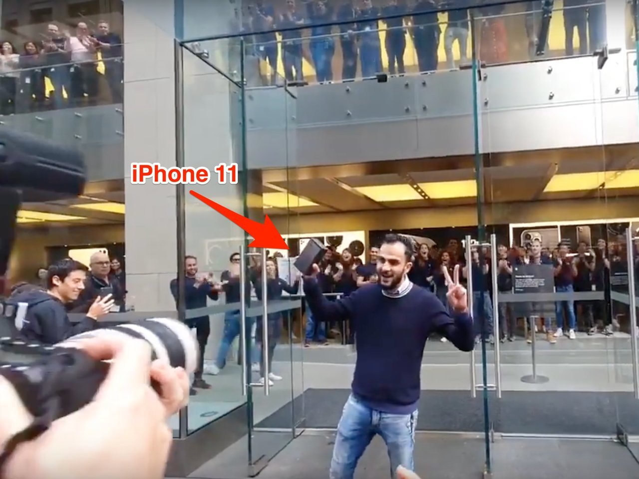 A baffling viral video shows Apple employees in a standing ovation after man buys iPhone 11