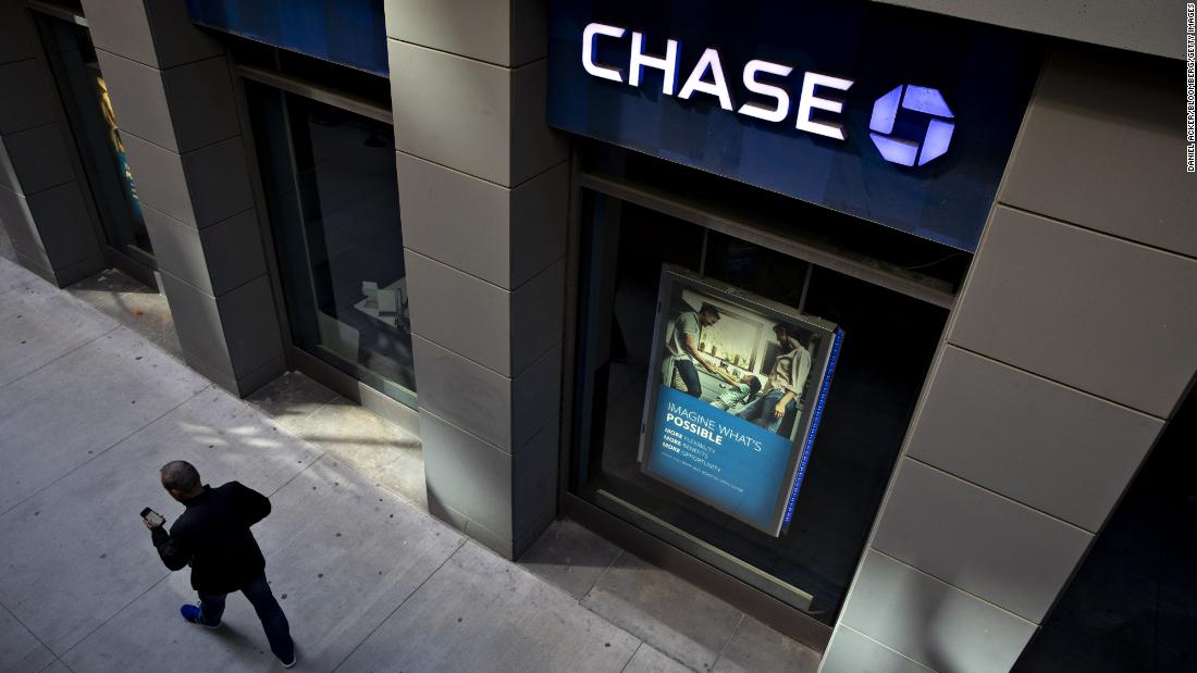 JPMorgan wants to hire also people with registered criminal record, not only bankers