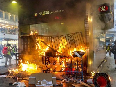Entire MTR network closed as Hong Kong protesters go on violent rampage across the city