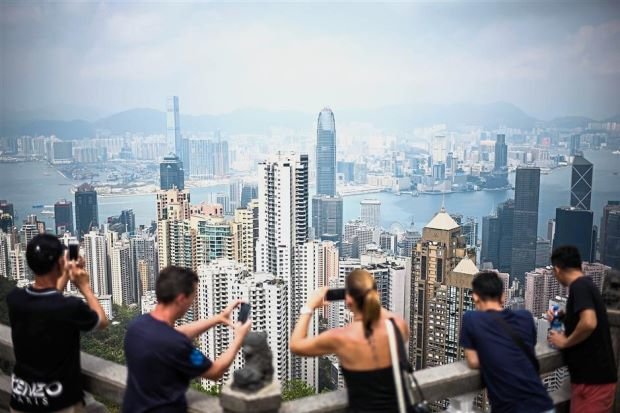 Hong Kong Sets Record in $5 Billion Land Sale
