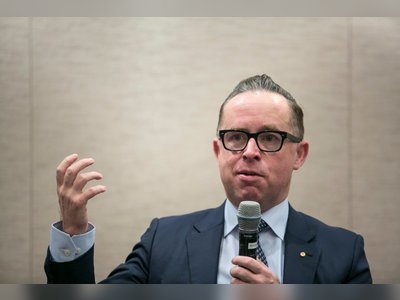 Hong Kong Airlines crisis shows city must reform aviation policy says Qantas boss, as experts express doubt over future investment in struggling carrier