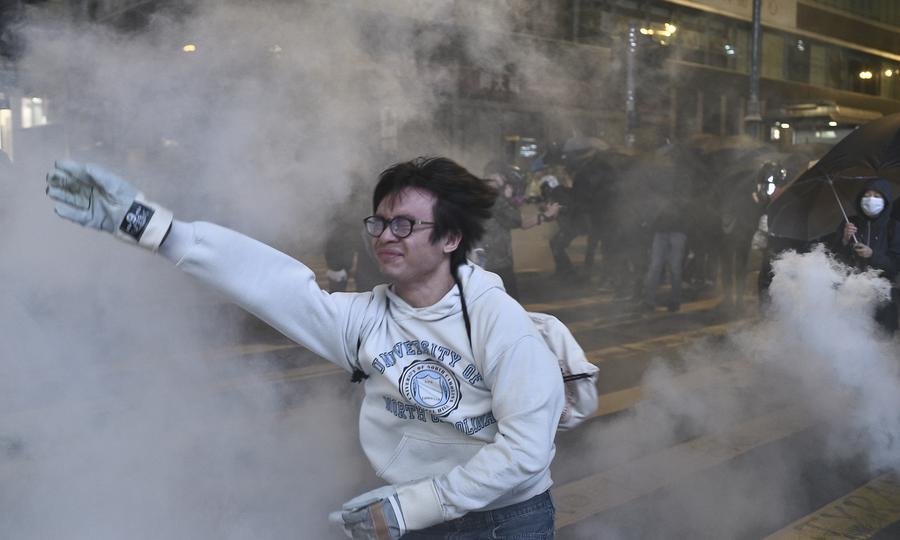 Third day of Christmas clashes in Hong Kong
