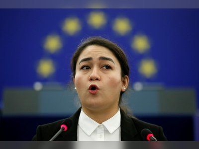 Daughter of jailed Uygur activist Ilham Tohti accepts EU prize in his name