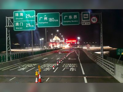 HKers turned away as Macau, mainland up security