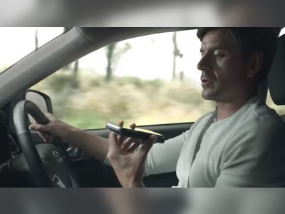 AI cameras to catch texting Australian drivers