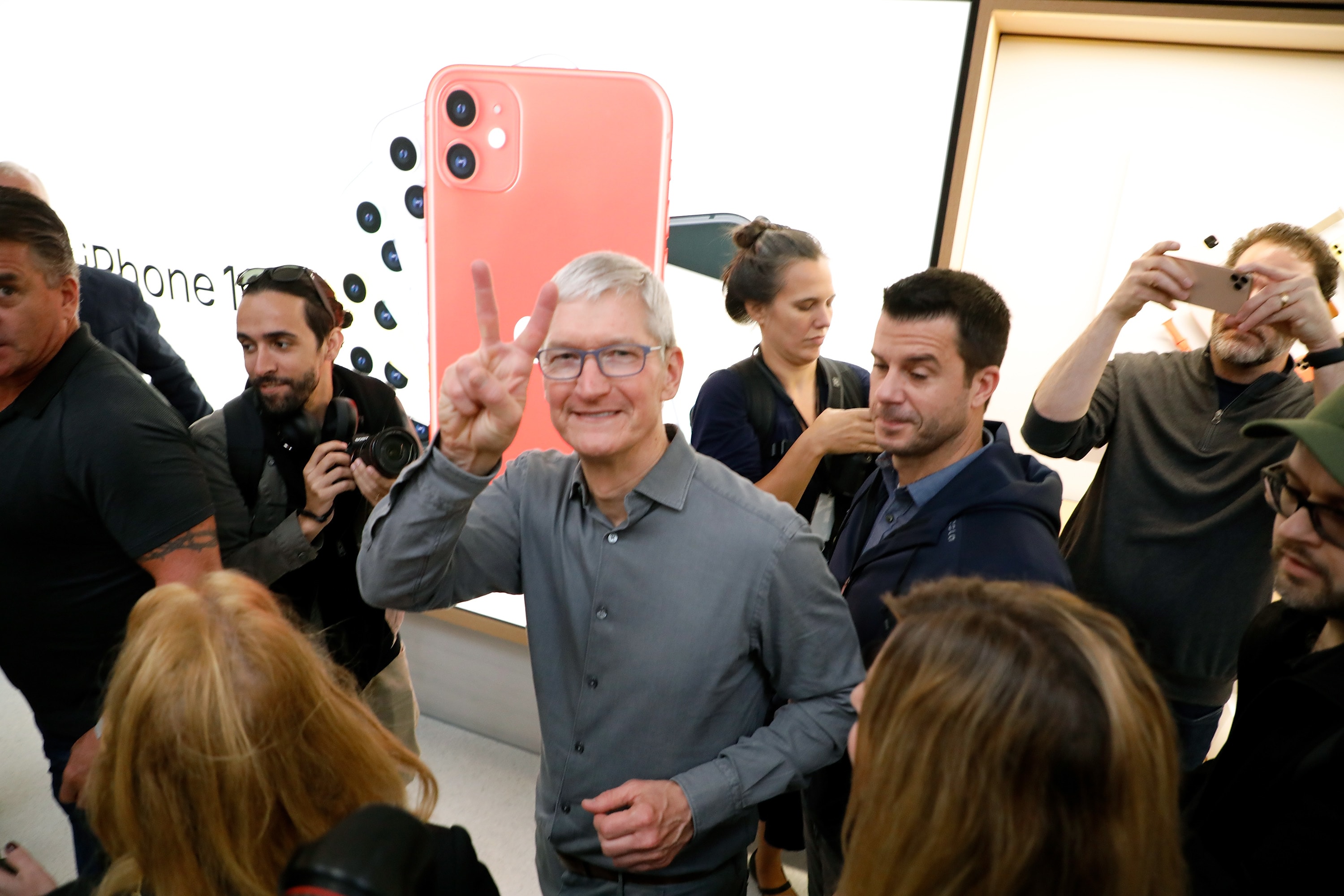 Apple now has $207.06 billion in cash on hand, up slightly from last quarter
