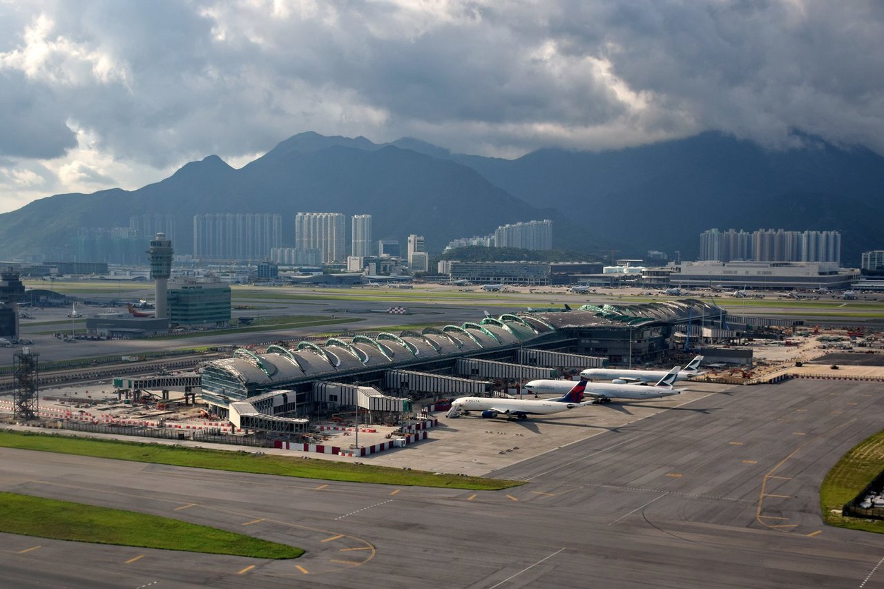 Hong Kong airport registers decline in passenger, cargo volume in restless 2019