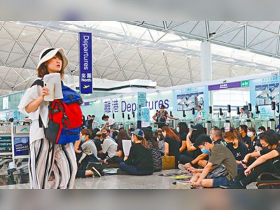 Hong Kongers packing to leave, this time for good