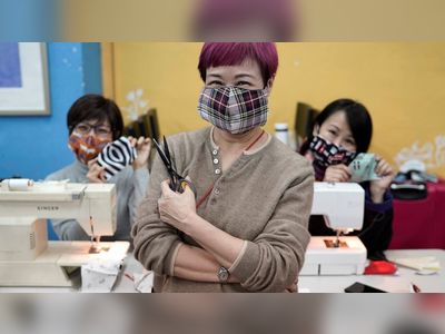 Hong Kong volunteers make homemade masks to combat virus