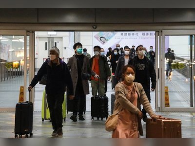 Coronavirus: travellers from mainland China face jail if they defy new Hong Kong quarantine measures as thousands rush to cross border before Saturday