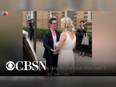 Couple holds wedding ceremony on New York City street amid coronavirus outbreak