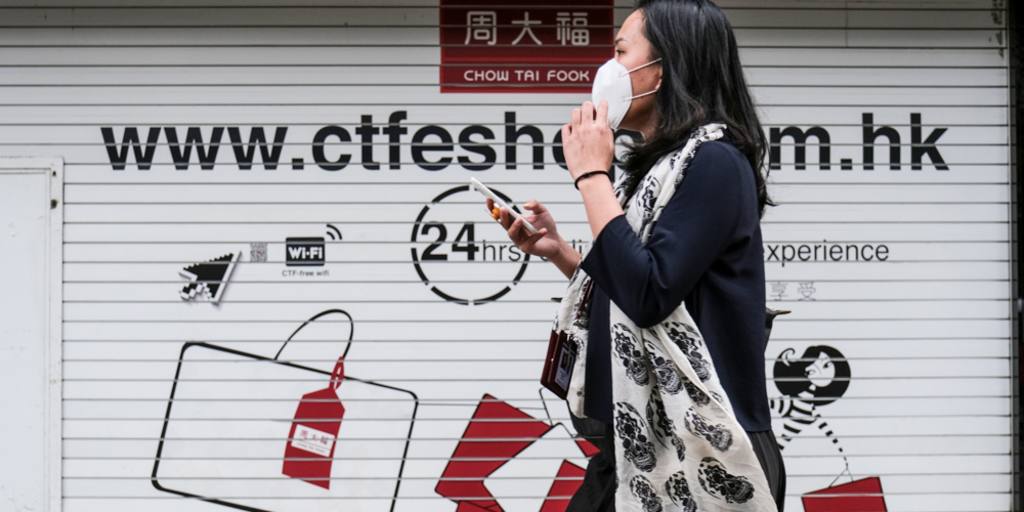 Recession pushes Hong Kong shoppers to sell their luxury goods