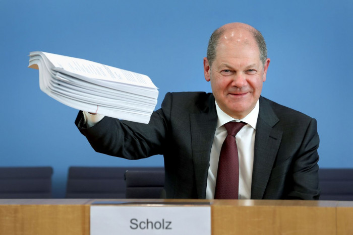 Germany agrees €750bn relief package