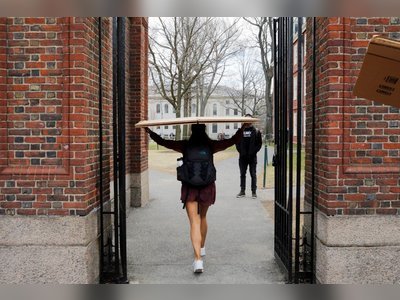 Coronavirus: outrage as Harvard gives students five days to leave campus