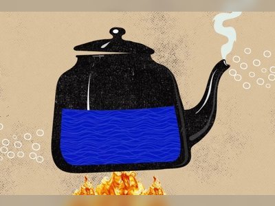 Why do Chinese people love drinking hot water?