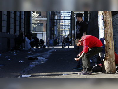 Vancouver activists hand out FREE COCAINE & demand govt give addicts drugs