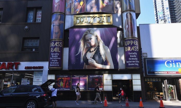 Toronto: strip club employee may have exposed about 550 people to Covid-19