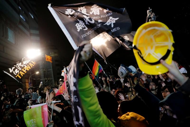 Flight of Hong Kong protesters piles pressure on Taiwan