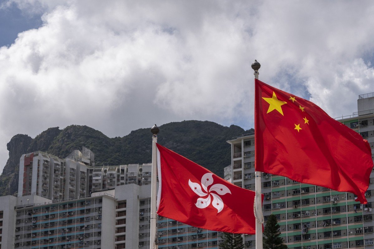 Turning Chinese flag upside down to be banned under flag law