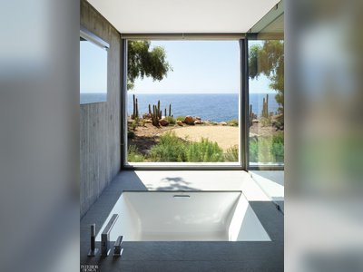 10 Bathrooms With a View