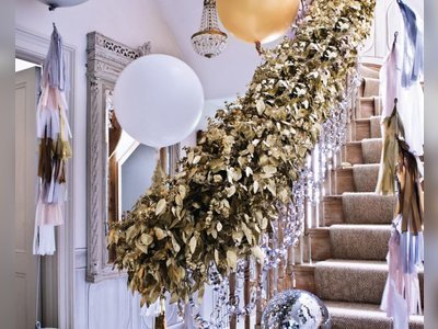 Entrance hall ideas - how to make your home festive right from the start