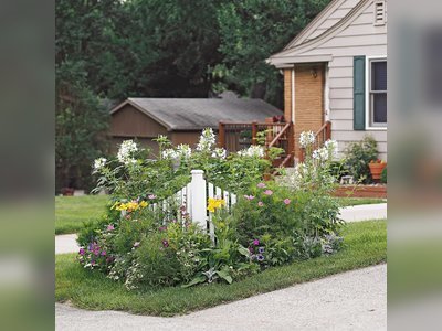 This Adorable Tiny Corner Garden Plan Packs in So Much Curb Appeal