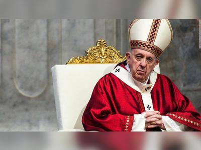 Pope is out of his mind: criticizes people going on holiday to skip Covid-19 lockdowns