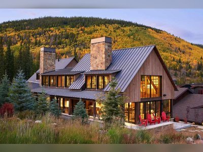 Massive Mountain Retreat In Colorado With A Barn-Inspired Design