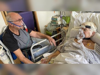 Elderly couple spend 'final moments' together as they both battle Covid