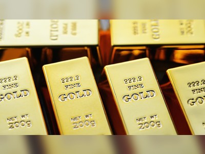 Gold price hits seven-month low as investors turn to other assets