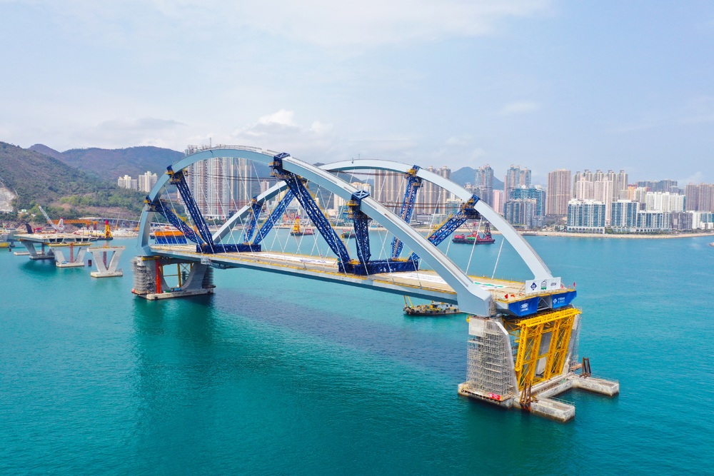 Installation of double-arch steel bridge for Cross Bay Link completed