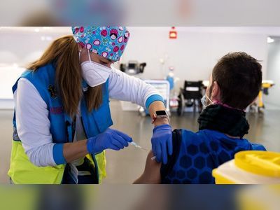 Coronavirus: EU urged to adopt 'vaccine passports'