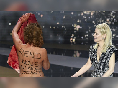 ‘No culture, no future’: French actress strips NAKED at awards ceremony to protest Covid-19 restrictions