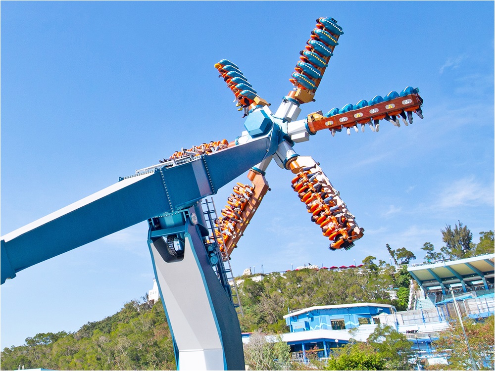Ocean Park-goers left suspended for 6 minutes mid-air