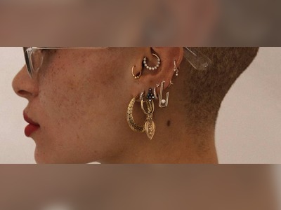 Big Earrings: A New Trend Directly From London's Punk Style