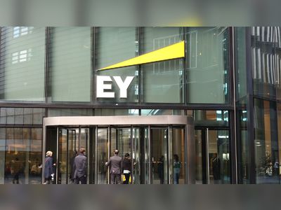 EY hands UK staff £20m bonus pot after pandemic bounce-back