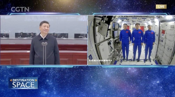 Chinese astronauts talk with Earth from space