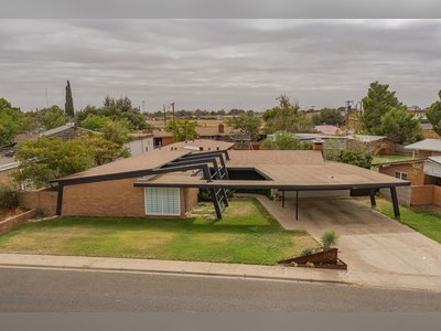 Snag This Immaculate Midcentury in West Texas