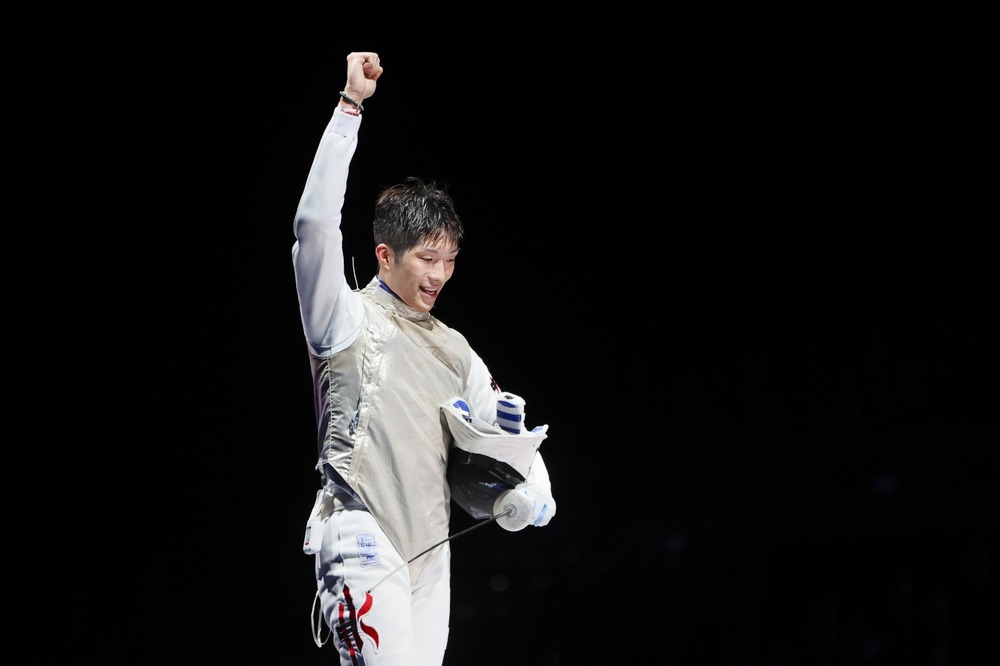 Hong Kong fencer Edgar Cheung Ka-long won gold