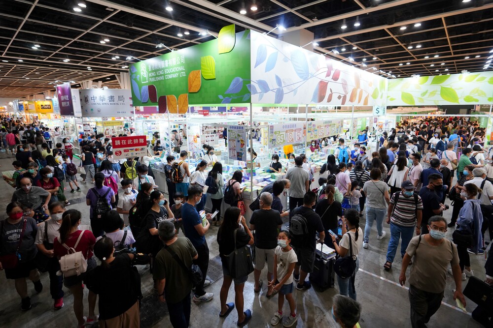 Level of carbon dioxide rises as Book Fair hall flooded by citizens