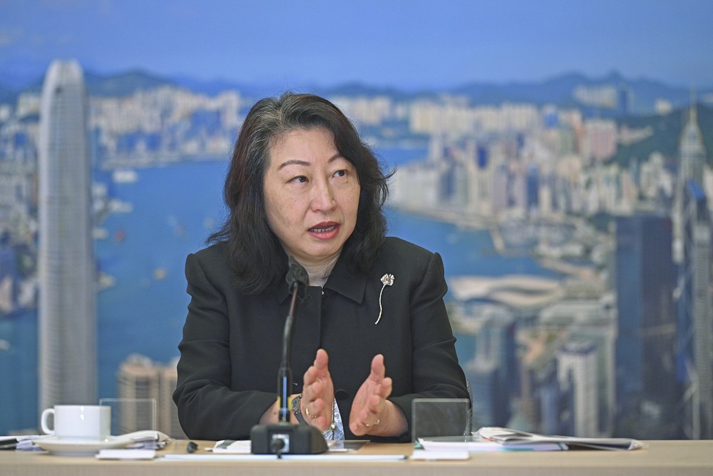 Lowest popularity score for Teresa Cheng among senior government officials
