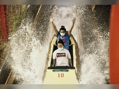 (In pictures) Rainy farewell for Ocean Park rides