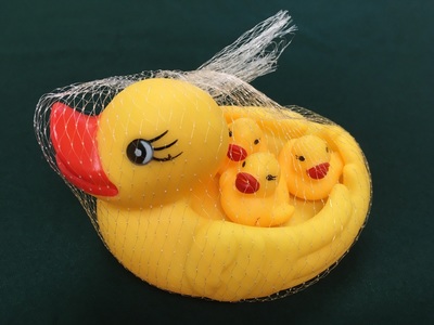 Plastic duck toy set seized over risks of suffocation