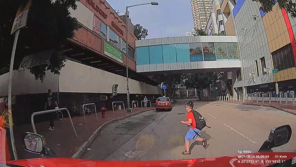 Child narrowly escapes crash in Tuen Mun