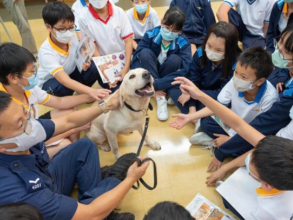 Police dogs join secondary students