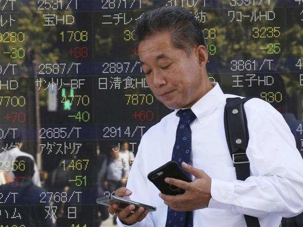 China shares end lower as chipmakers drag; post weekly gain